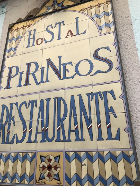 Hostal Pirineos Barbastro Exterior photo